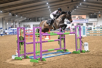 Harriette Rushton claims victory in the UNIBED – High Performance Equine Bedding Winter Grades B and C Championship Qualifier at Arena UK’s Winter Classic